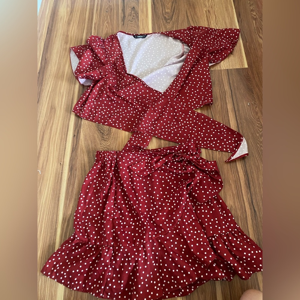 Shein 2 piece skirt set. Size small. Top ties in middle and skirt ties on side